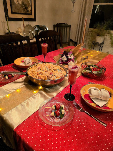 Romantic Dinner for two ?? (Taylor Karpinski/Playwickian)
